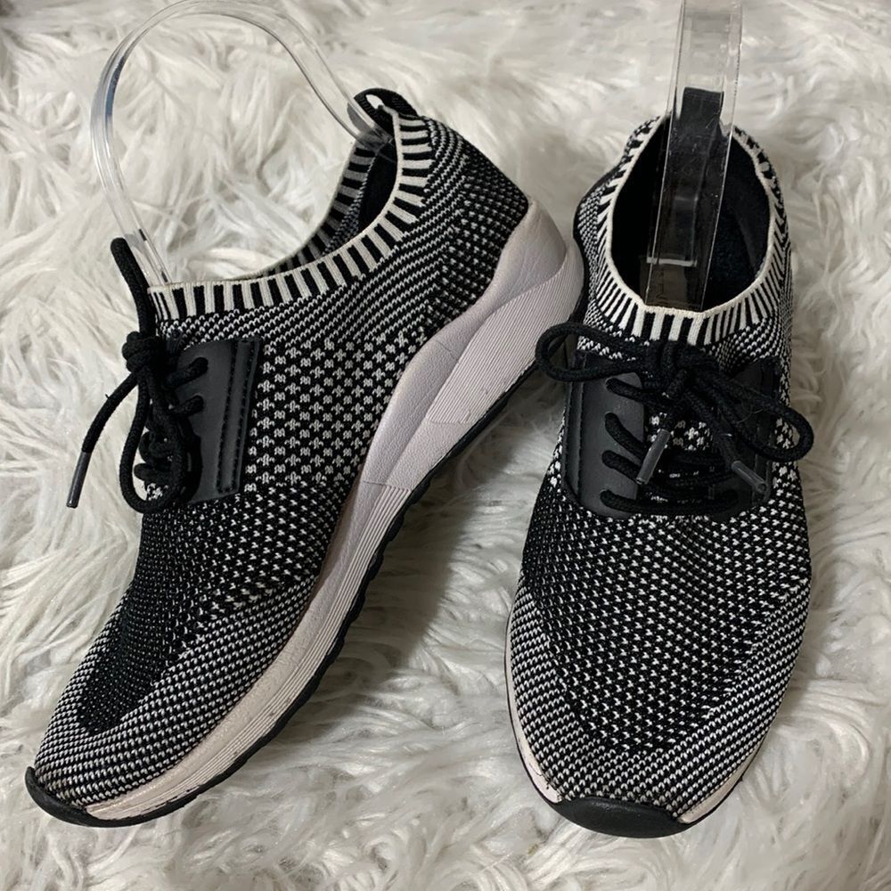 STEVE Madden Narly fly kit sneakers black/white women’s sz 7